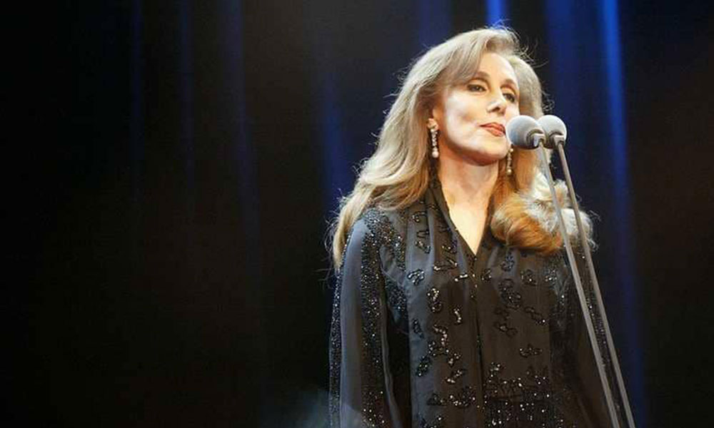 فيروز تغرد: بحبك يا لبنان!