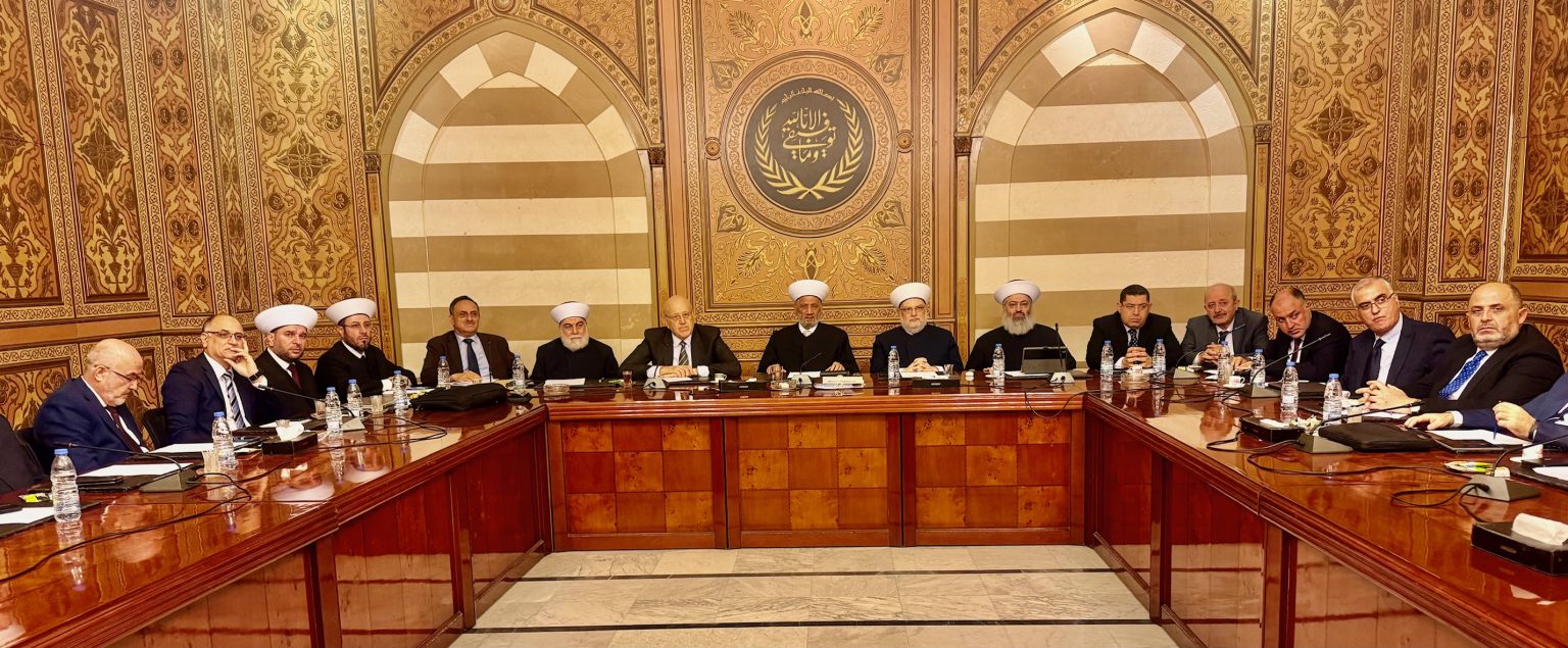 مفتي الجمهورية اللبنانية مترئسا جلسة المجلس الشرعي الإسلامي الأعلى بحضور رئيس الحكومة نجيب ميقاتي