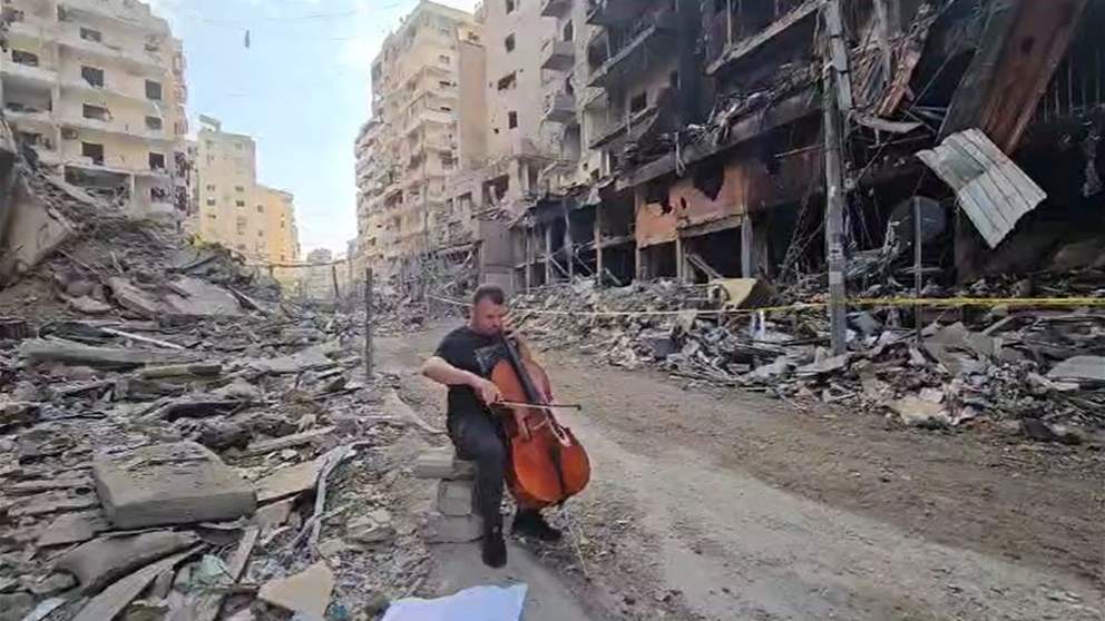 بالفيديو : عازف "تشيللو" وسط دمار ضاحية بيروت