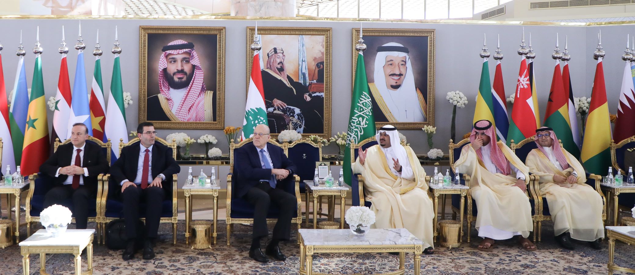 بالفيديو : رئيس الحكومة اللبنانية نجيب ميقاتي يصل لمقر انعقاد القمة العربية والإسلامية في الرياض