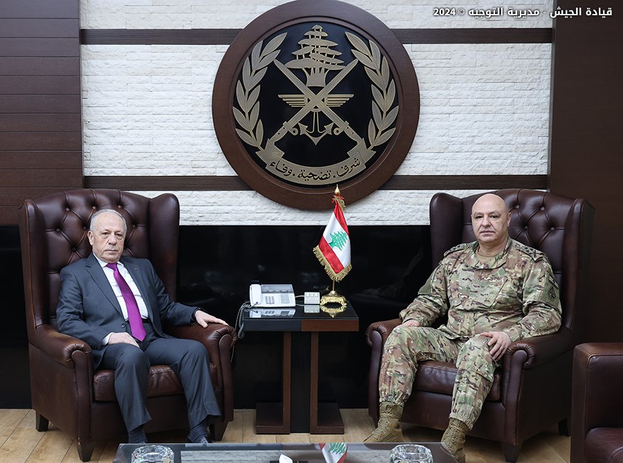 زيارة وزير الدفاع الوطني لقائد الجيش
