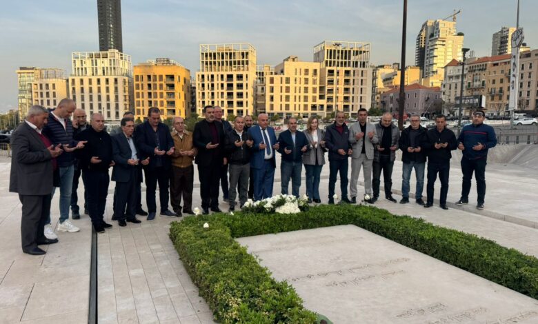 في اليوم التالي لسقوط المخلوع.. "مستقبل" البقاع الأوسط على ضريح الحريري