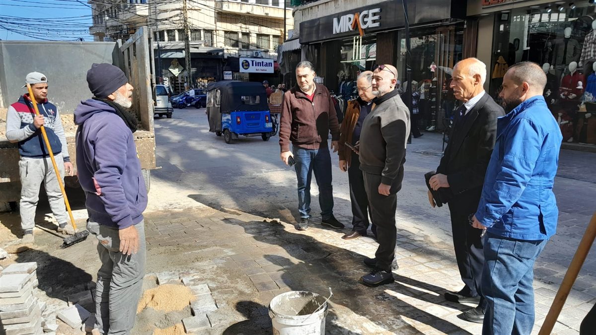 الشريف تفقّد ووفد من جمعية تجار صيدا وضواحيها مشروع إنارة السوق التجاري بالطاقة الشمسية وشكر الـUNDP وبلدية المدينة على هذه المبادرة