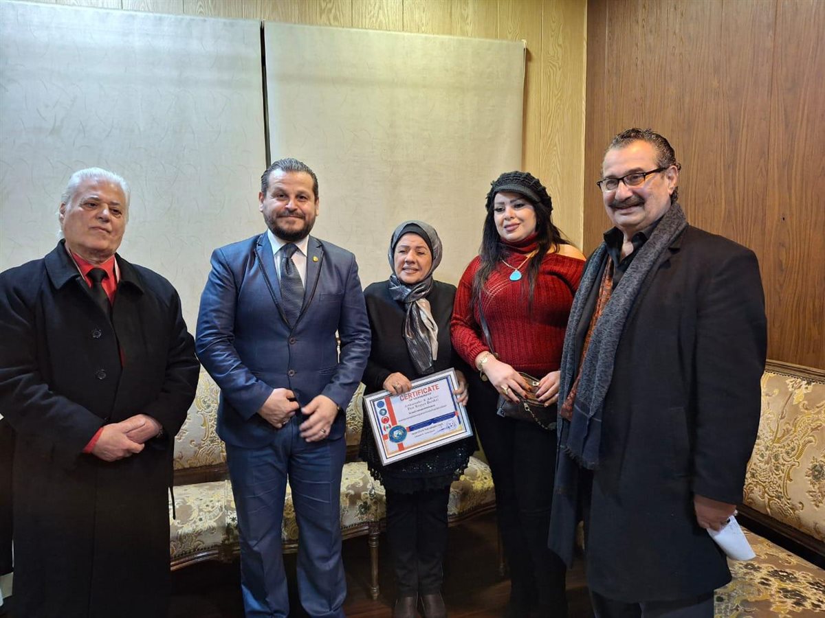 تكريم الناشطة الصيداوية رقية بركات بشهادتي سفيرة ومستشارة للسلام من د. إبراهيم المجذوب رئيس المنظمة الدولية للسلام