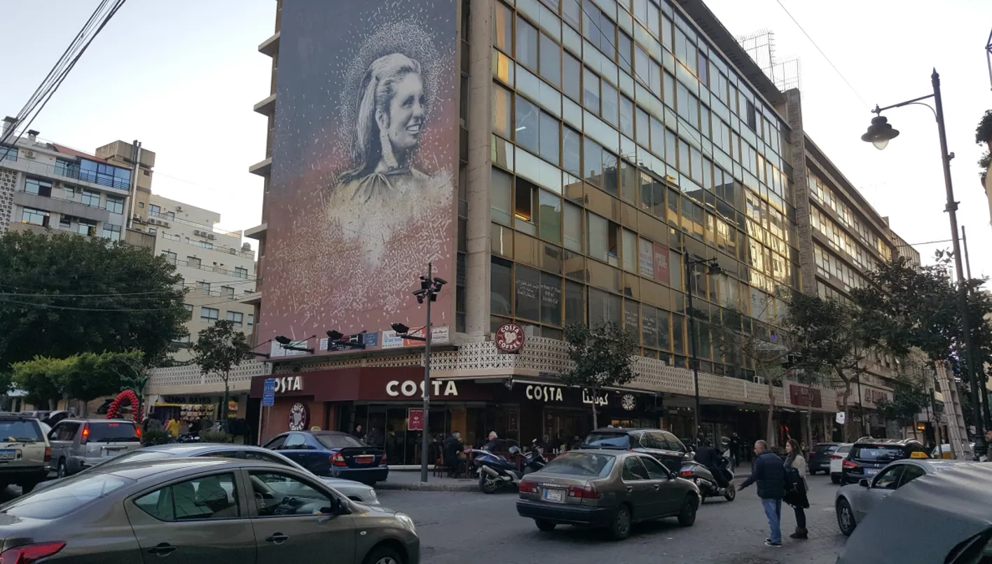 كاميرا مراقبة توثّق عمليّة السطو المسلّح في الحمرا