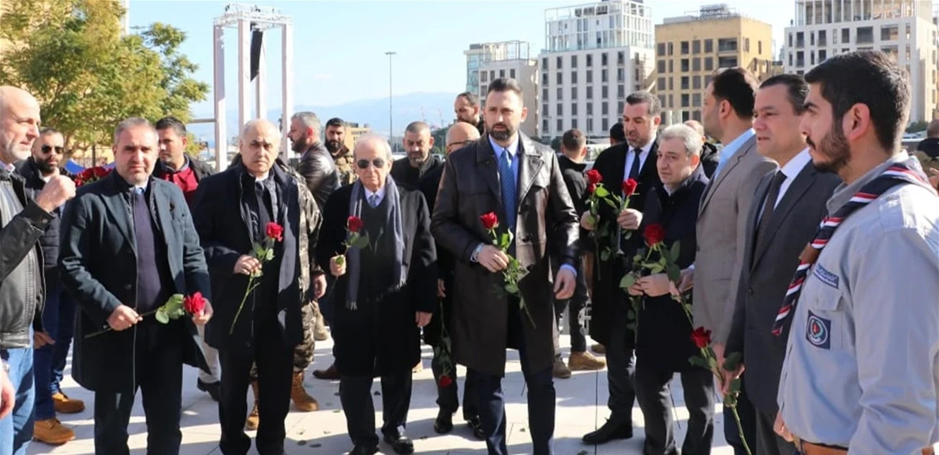 في الذكرى العشرين.. جنبلاط ترأس وفدًا لزيارة ضريح الحريري