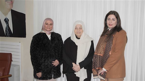 وفد من "ثانوية السفير" سلّم بهية الحريري كتاب شكر وتقدير: تساهمون برؤية ثاقبة في تعزيز التربية والإرتقاء بها