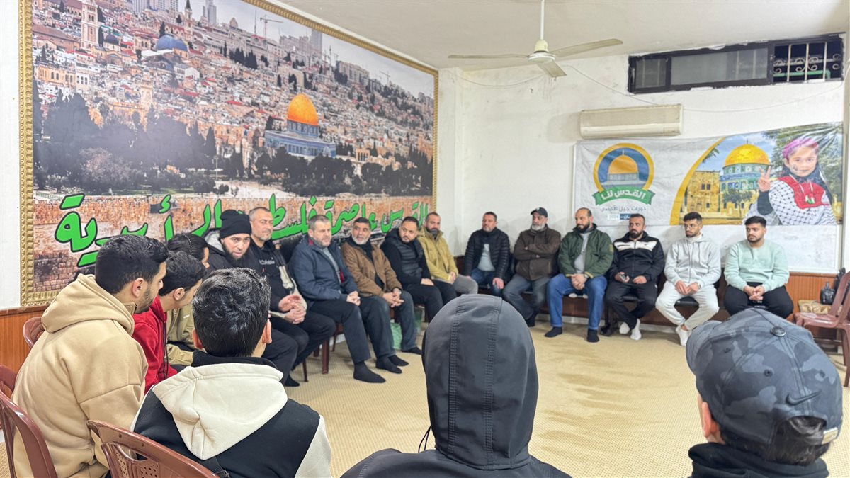 وفد من حزب الله كرم لجان الأحياء في سيروب والفوار وتعمير عين الحلوة