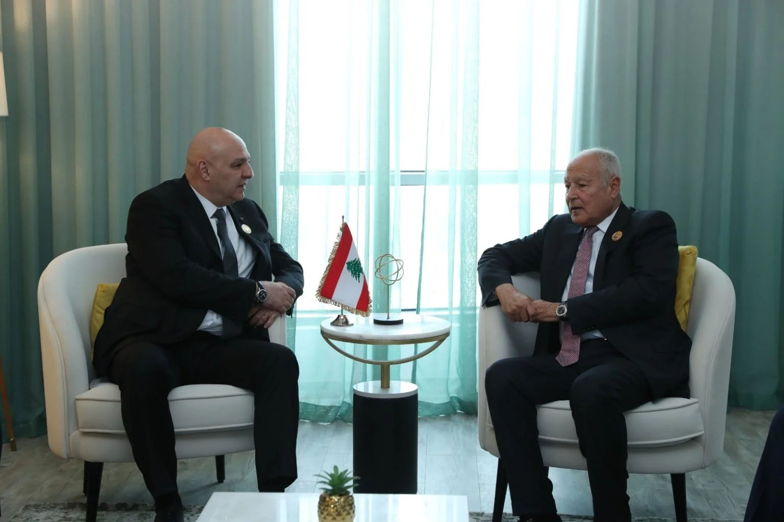 لقاءات دبلوماسية مكثفة للرئيس عون على هامش القمة العربية في القاهرة