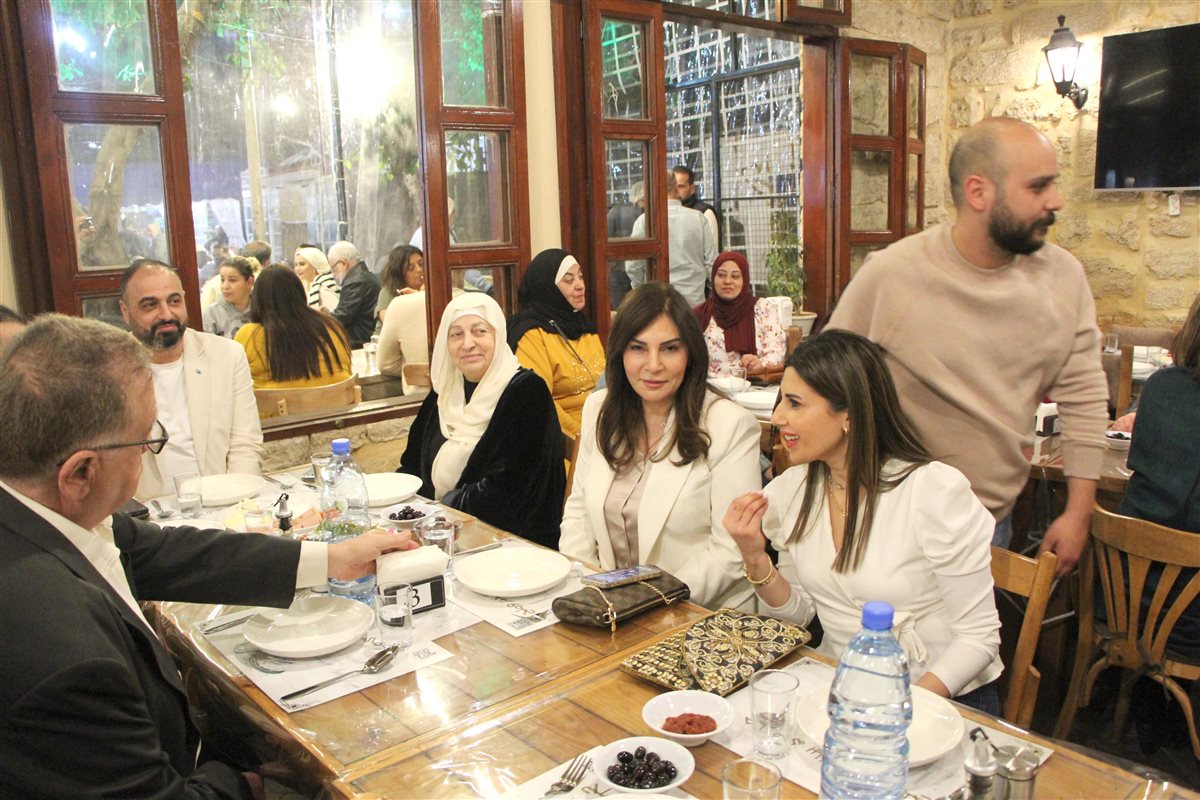 مؤسسة الحريري أقامت السحور السنوي لفريق عملها وموظفيها في مقهى باب السراي