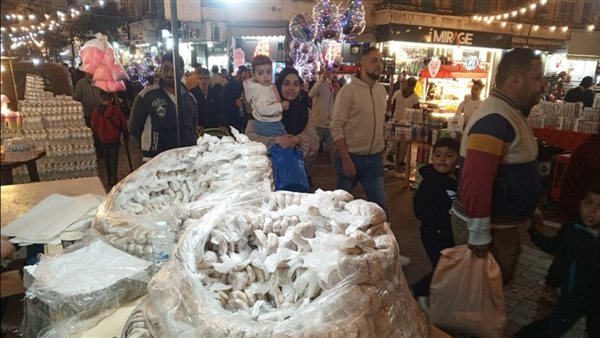 صيدا عشية العيد.. عجقة سيارات ومتسوقين وتهافت على الشعبي و" الحلو"!