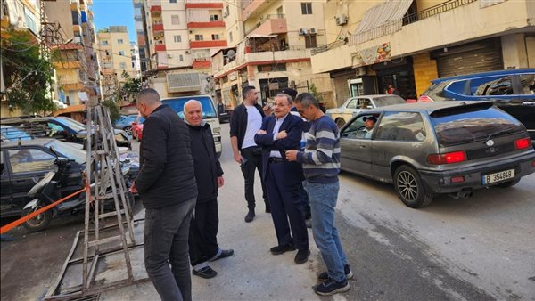 النائب البزري يتفقد موقع الإستهداف في منطقة دلاعة في صيدا