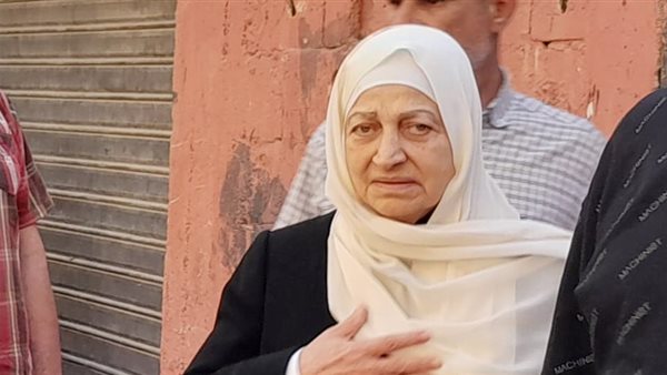 بهية الحريري قدمت التعازي لعائلة الشهيد حسن فرحات في صيدا