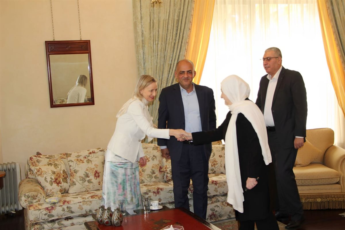 بهية الحريري التقت مديرة الأنروا في لبنان دوروثي كلاوس والمديرين السابق والجديد للوكالة في منطقة صيدا