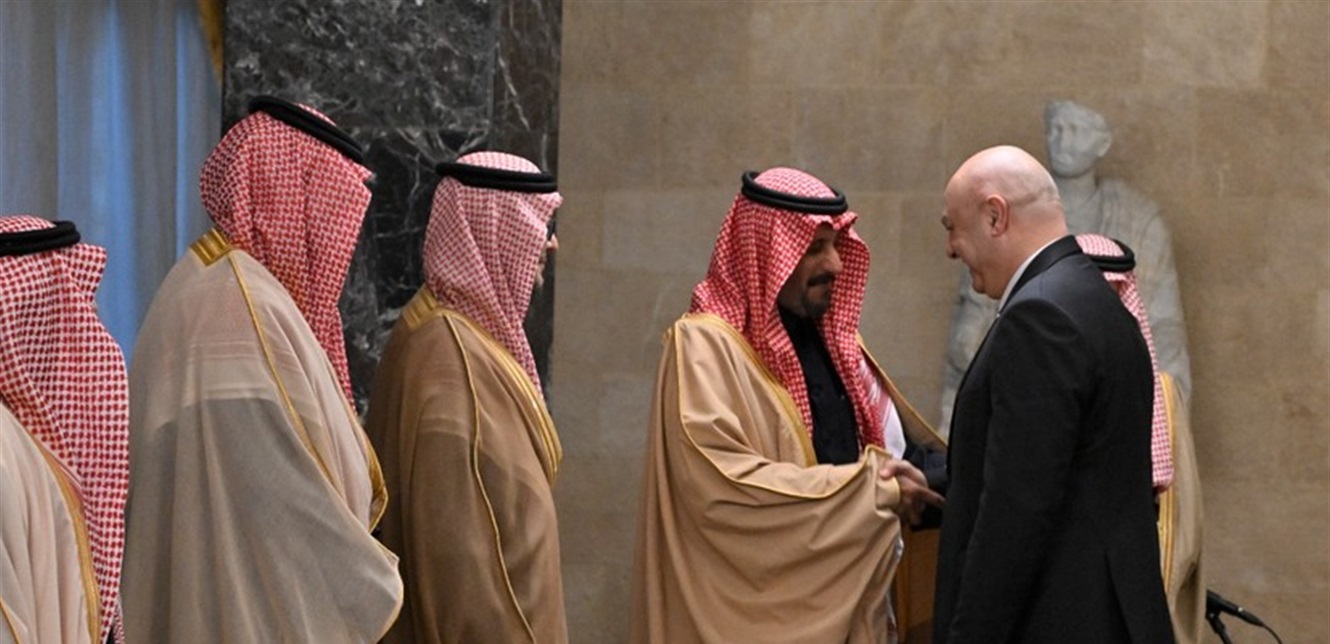 الامير يزيد بن فرحان يجول على المسؤولين
