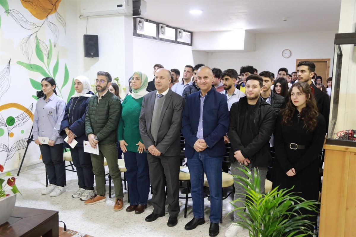 ثانوية السفير كرّمت الإعلامي رأفت نعيم: عندما يتحول الخبر الصحفي كتابًا!