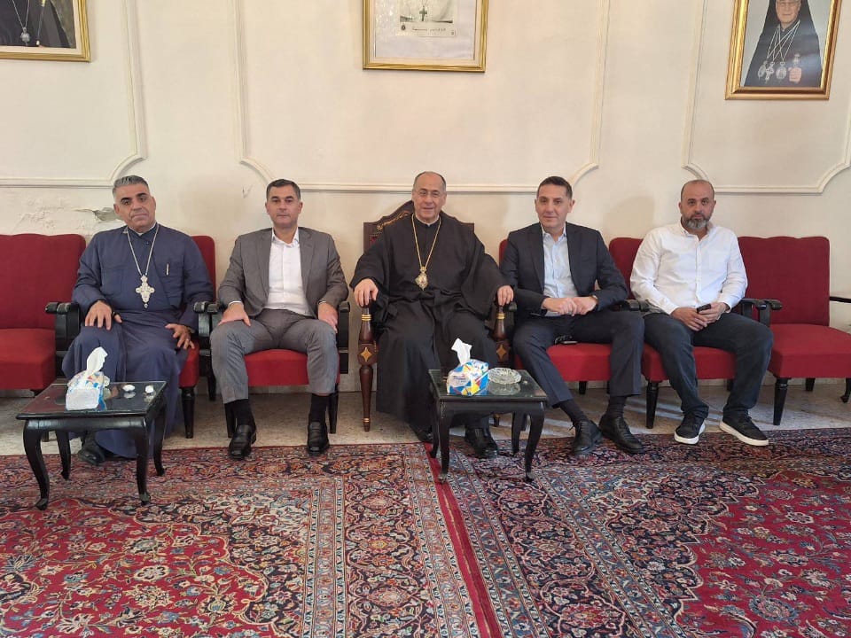 اللواء رائد عبدالله والعميد محمود القبرصلي قدما التهاني للمطرانين حداد وعمار في صيدا بمناسبة عيد الفصح