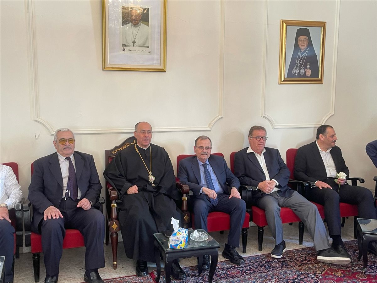 البزري يقدم التهاني للمطرانين حداد والعمار