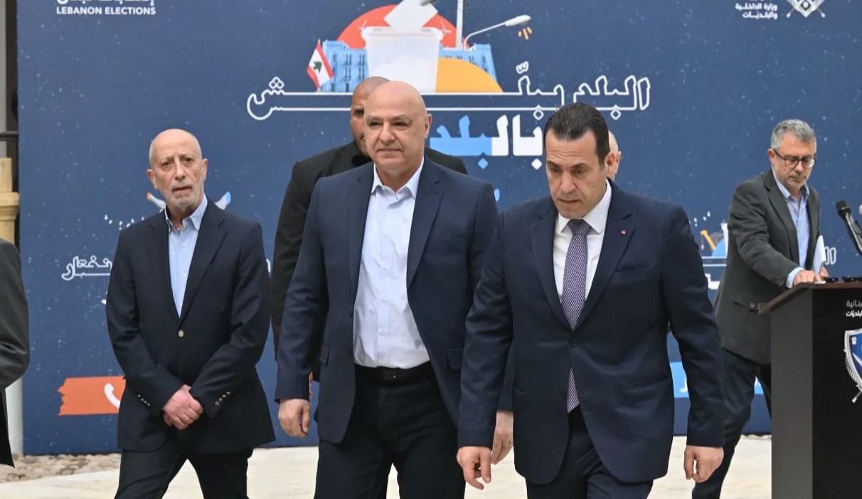بالفيديو : الرئيس عون واكب اليوم الانتخابي منذ الصباح الباكر بجولة على وزارتي الداخلية والدفاع وسراي بعبدا وتلقي شكاوى المواطنين