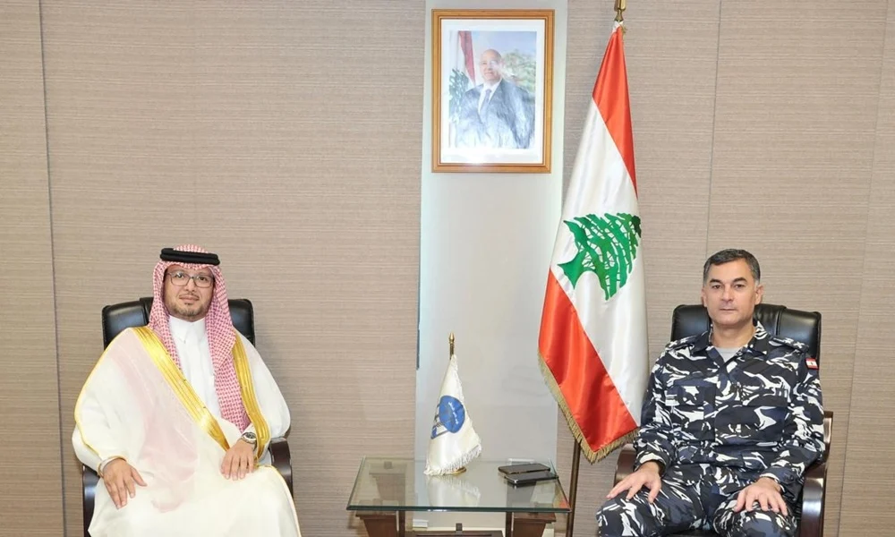 آخر المستجدات بين بخاري والمدير العام لقوى الأمن