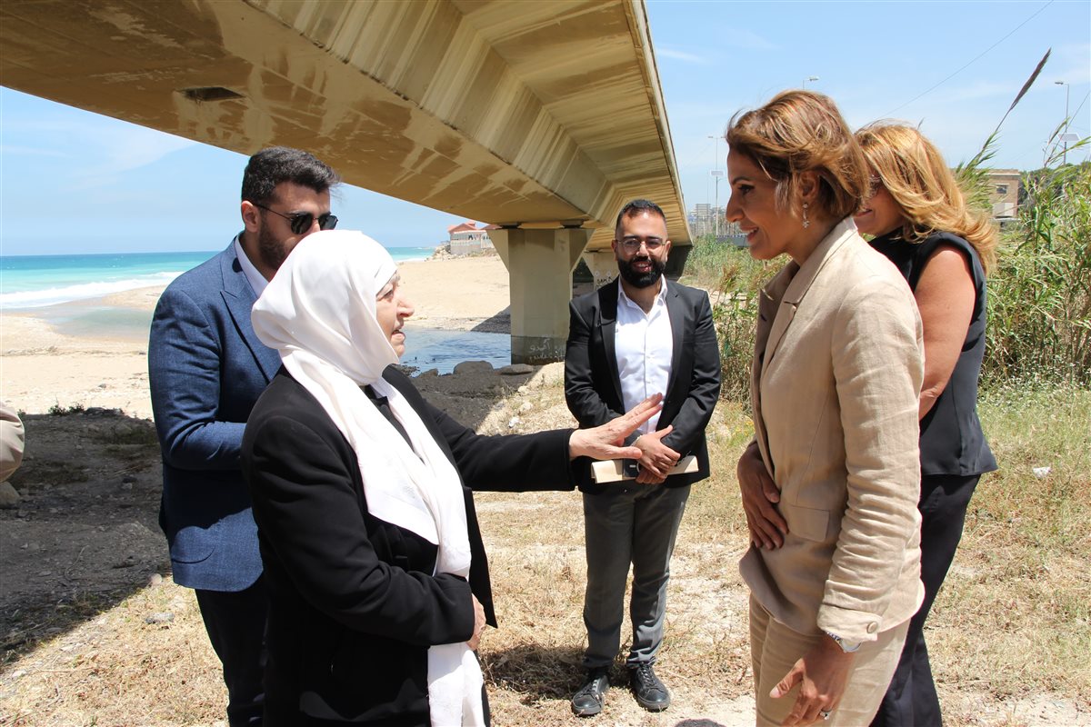 وزيرة البيئة تمارا الزين تفقدت برفقة بهية الحريري عند مصب الأولي موقع 'المشروع البيئي النموذجي للحلول القائمة على الطبيعة'