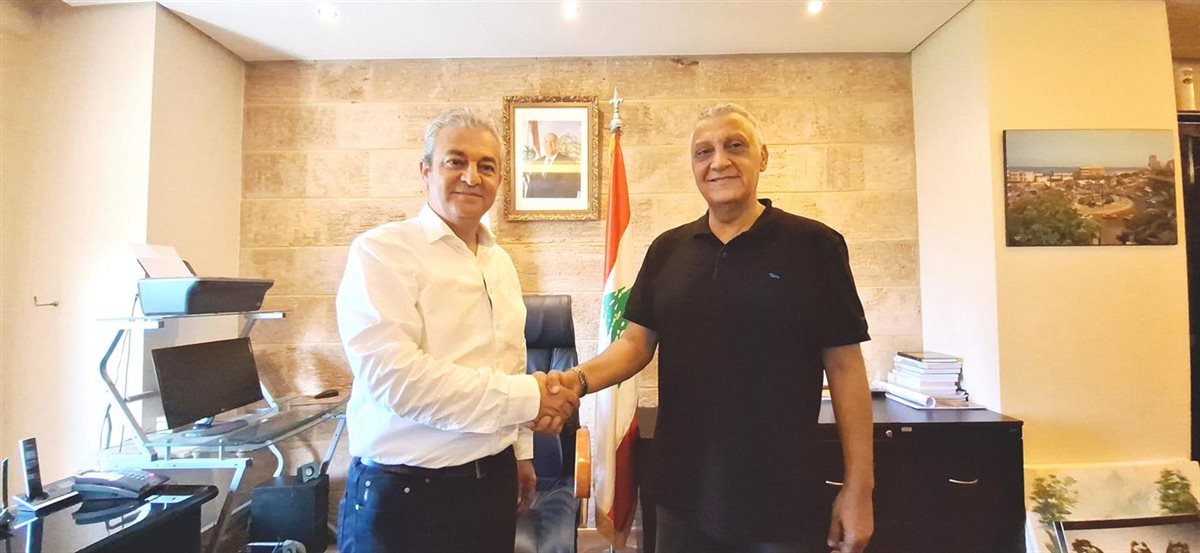 جلسة تسليم وتسلم لرئاسة بلدية صيدا بين الرئيس السابق حازم بديع والرئيس الجديد مصطفى حجازي