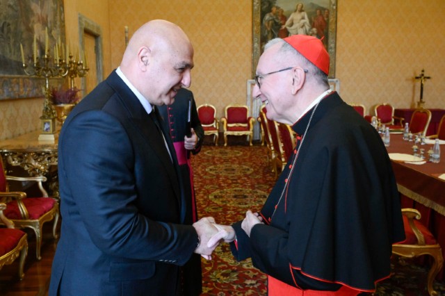 لقاء بين الرئيس عون والحبر الاعظم في الفاتيكان