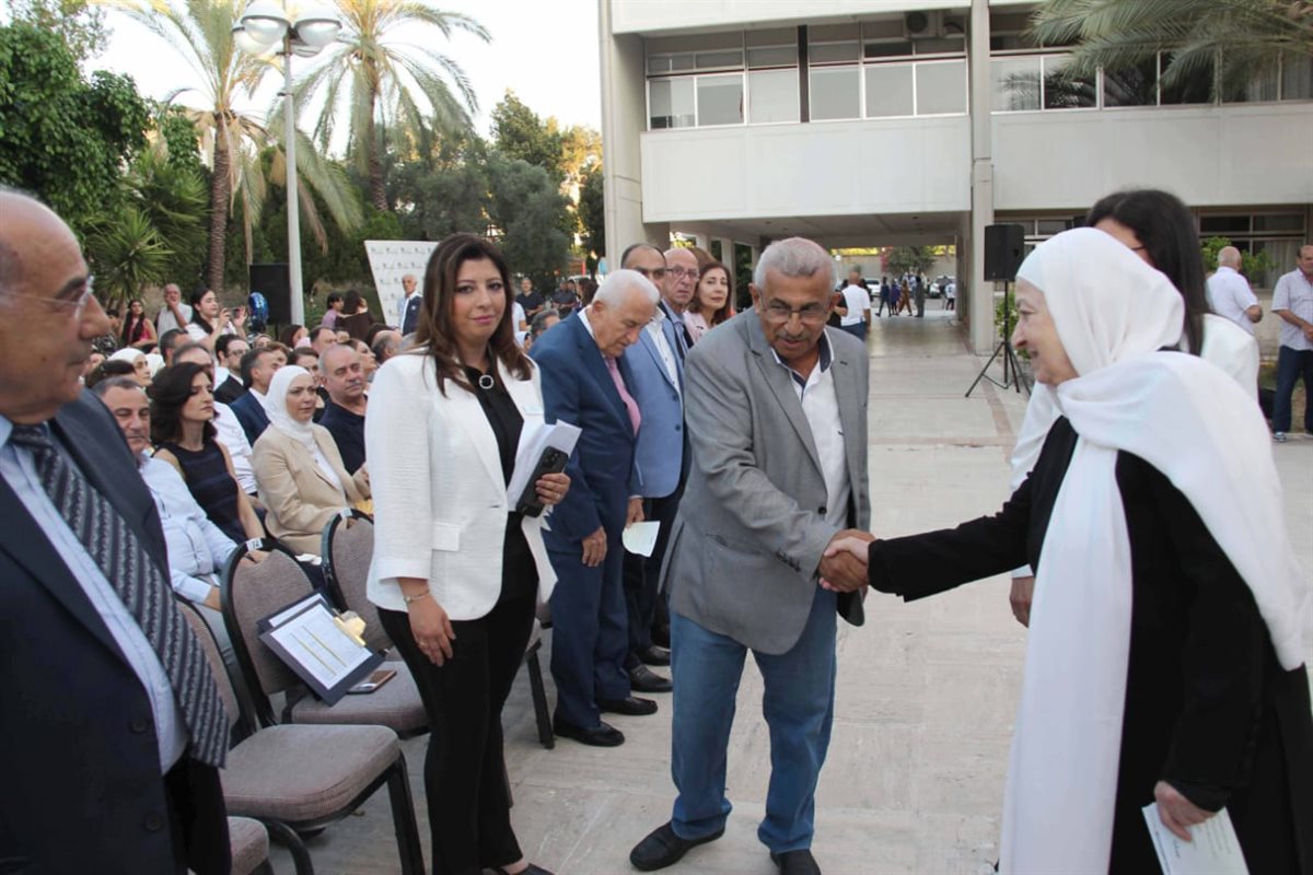 ثانوية رفيق الحريري احتفلت بتخريج الدفعة الـ36 من طلابها.. بهية الحريري للخريجين: أنتم صورة لبنان الذي نريد