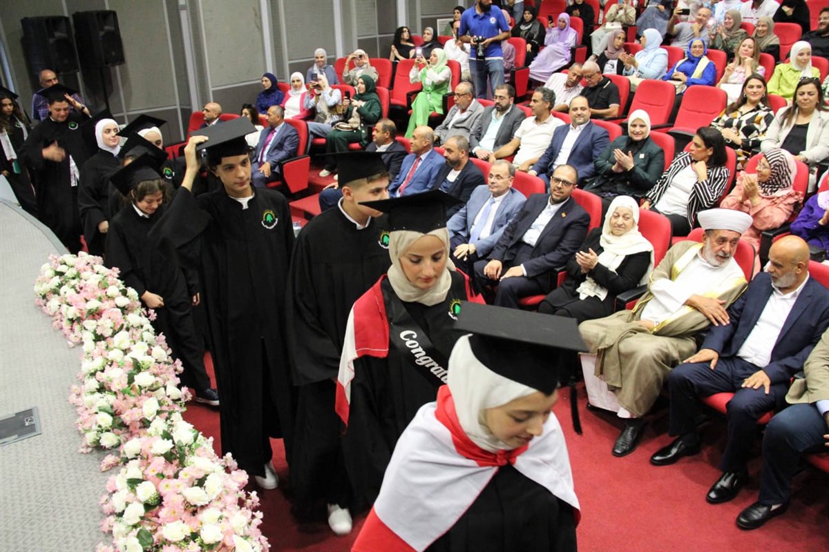 بهية الحريري رعت تخرج طلاب 'المدرسة العمانية النموذجية الرسمية': في زمن التّحولات والأزمات نُجدّد تمسكنا بقضية التّعليم ركناً أساسياً في بناء مجتمع عادل ووطن قوي