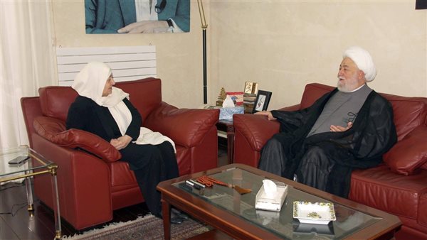 المفتي عسيران قدم للسيدة بهية الحريري كتابه 'الهوية الإسلامية.. ارتباط بالأصل وتواصل مع العصر'