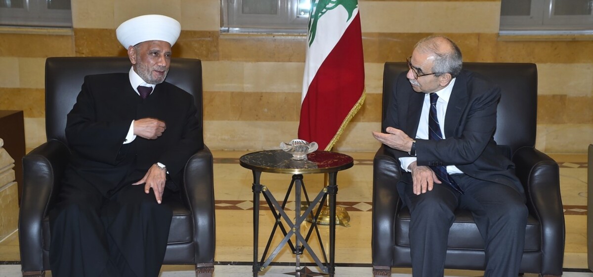 سلام يستقبل دريان يرافقه مفتو المناطق.. هذا ما تم التأكيد عليه
