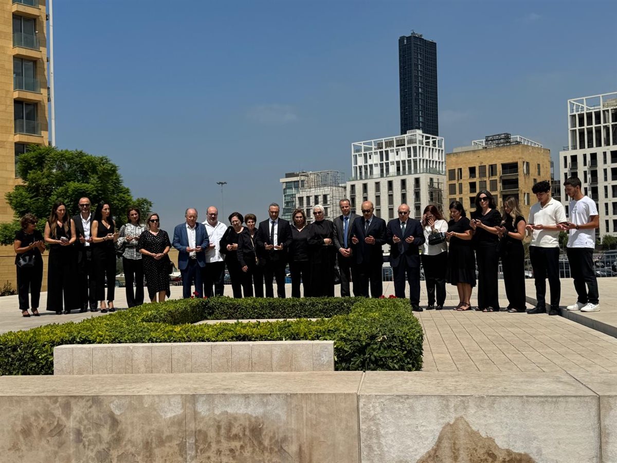 عائلة الشماع تزور ضريح الشهيد الحريري بعد الانتهاء من تقبل التعازي بوفاة المرحوم عبد اللطيف الشماع