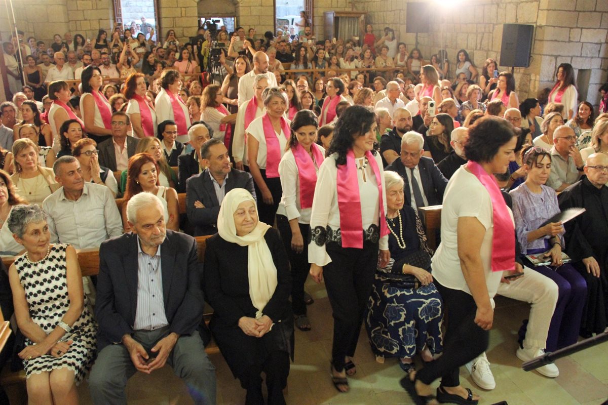 'تعو نغني بجزين' ريسيتال لجمعية 'تورا' في كنيسة مار يوسف كورال من 120 سيدة بقيادة رنا صعب أطربن ليل جزين وشلّالها !