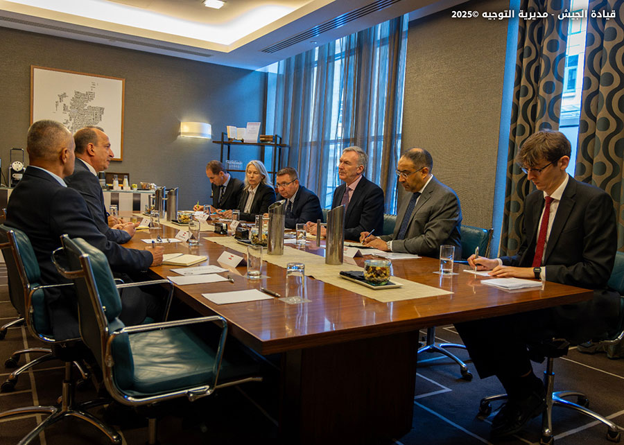 قائد الجيش يزور المملكة المتحدة ويشارك في الاجتماع التاسع لمجموعة Dragon Group ويلتقي نظيره البريطاني