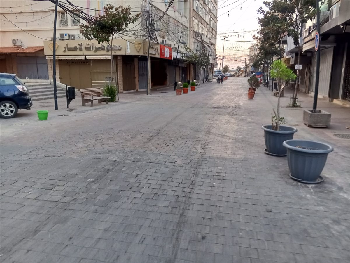 لجنة الأسواق التجارية في بلدية صيدا تواصل تنظيف السوق التجاري في المدينة