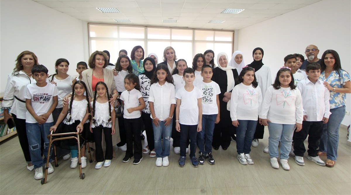 بالفيديو: عقيلة رئيس الحكومة السفيرة سحر بعاصيري سلام زارت 'أهلنا' وتفقدت مركز الدعم النفسي والمعمل الإنتاجي