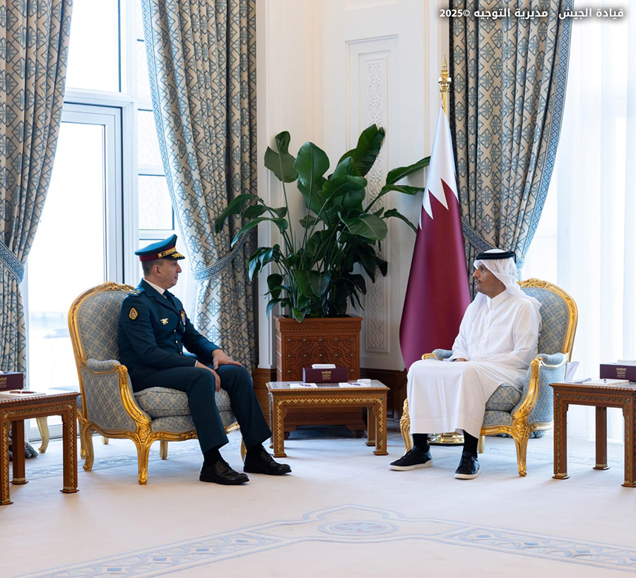 قائد الجيش يزور دولة قطر ويلتقي رئيس مجلس الوزراء ووزير الخارجية، ونائب رئيس مجلس الوزراء ووزير الدولة لشؤون الدفاع، ورئيس أركان القوات المسلحة