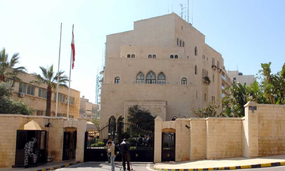 عين التينة ردًا على سلام: &ldquo;الشمس طالعة والناس قاشعة&rdquo;