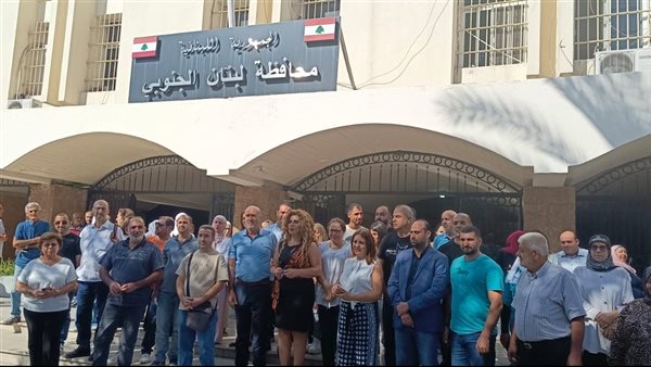 توقف إدارات سرايا صيدا عن العمل باستثناء المالية الصناعة والعمل تخلله وقفة احتجاجية أكدت التصعيد نحو الإضراب المفتوح لنيل المطالب