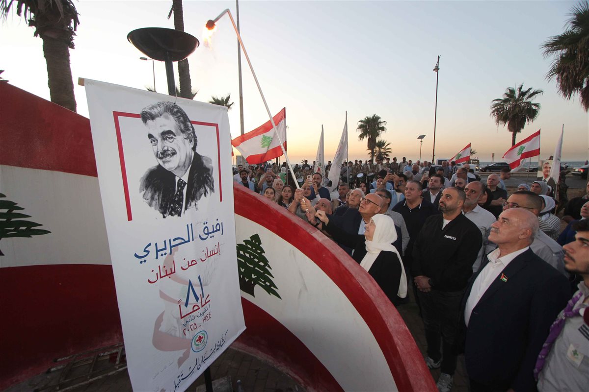 بالفيديو والصور : في ذكرى ميلاده الـ81 وتحت شعار 'إنسان من لبنان' صيدا تضيء 'شعلة الوفاء لرفيق الحريري'