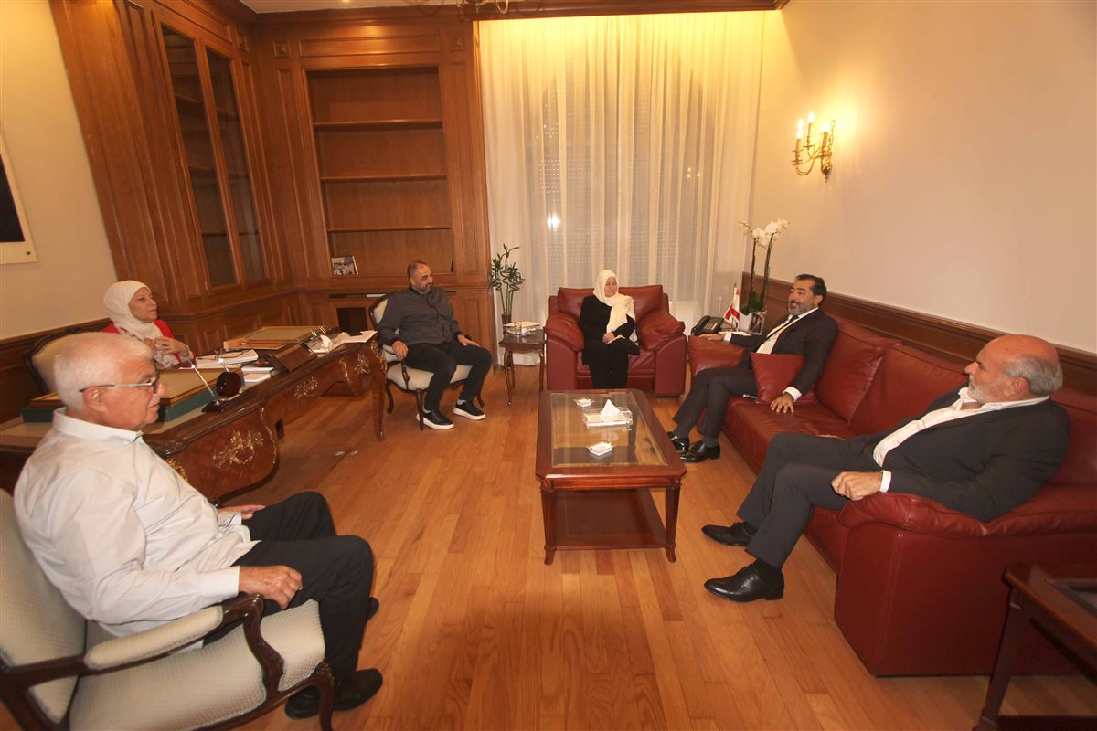 بهية الحريري تتابع وزوارها شؤونا بيئية وحياتية وتهنىء الكابتن الحلاق بنيله جائزة أفضل لاعب