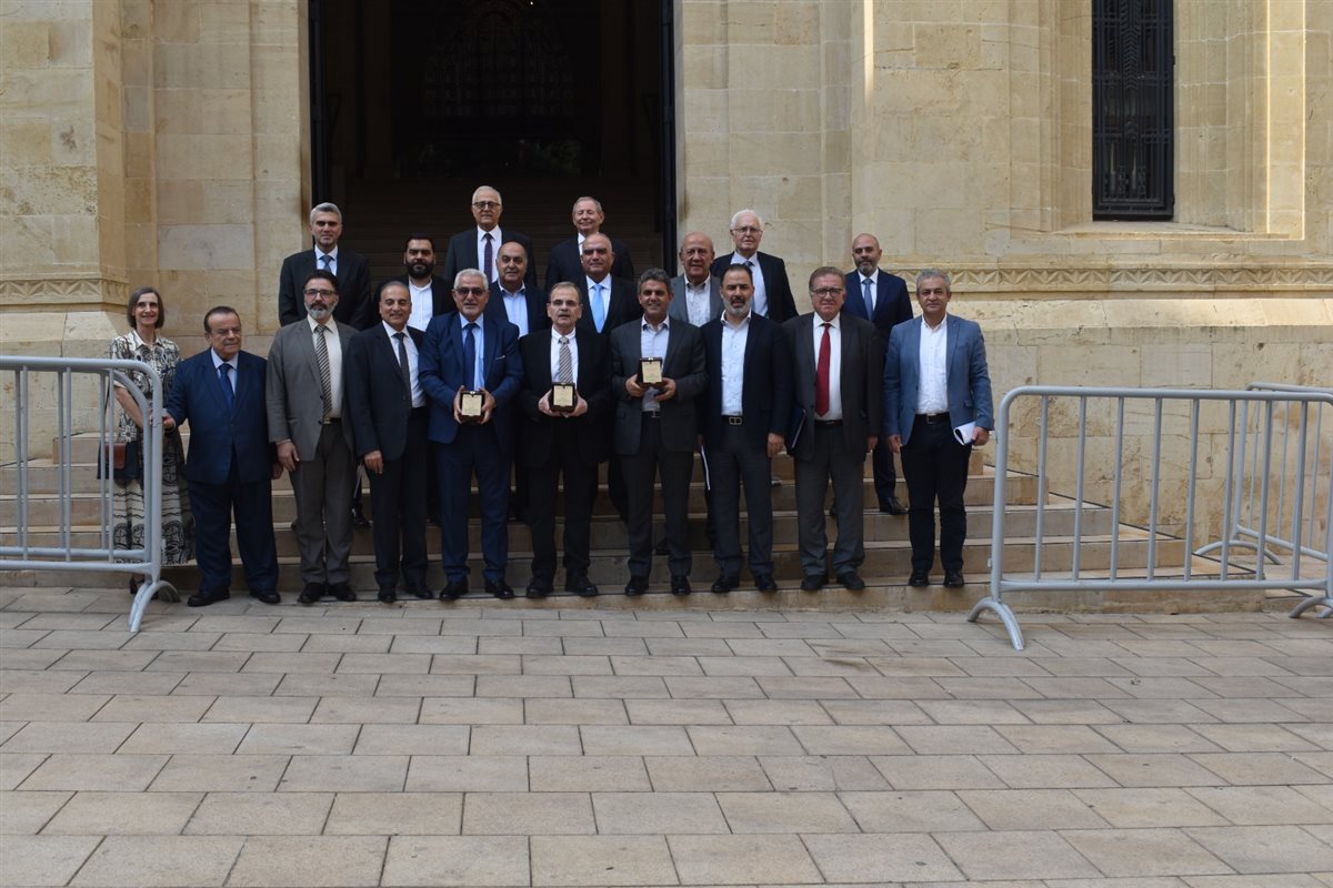 النائب البزري مُكرَّمًا في لقاء لجنة رؤساء البلديات اللبنانية تقديرًا لمسيرته في العمل البلدي