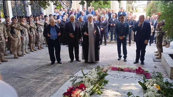 وزير العمل وضع اكليلاً من الزهر باسم الجمهورية اللبنانية على ضريح الرئيس عسيران في صيدا
