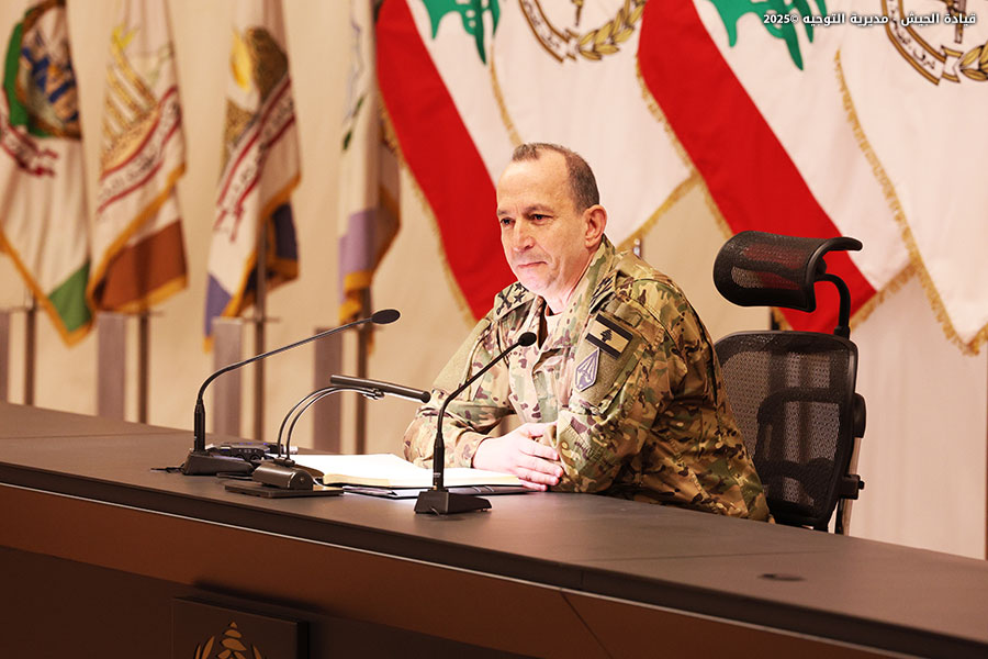 اجتماع قائد الجيش مع أركان القيادة وقادة الوحدات والأفواج العملانية