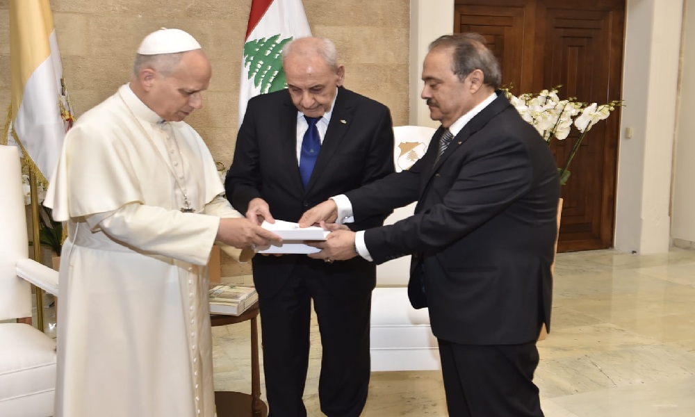 هذه هدية بري للبابا لاون...
