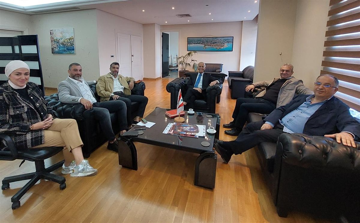 م.حجازي: فرق طوارىء بلدية صيدا قامت بتسكير حفر شوارع في السوق التجاري بالباطون المقدم من شركة معطي غروب إستجابة لطلب جمعية التجار