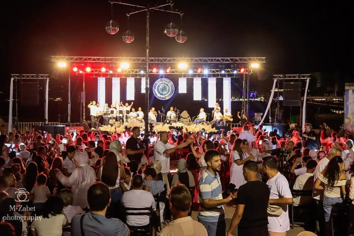 بالفيديو والصور: حضور حاشد وأجواء غنائية تفاعلية  مميزة في ليلة &laquo;خلينا نغني&raquo; ضمن فعاليات صيداويات 2026.