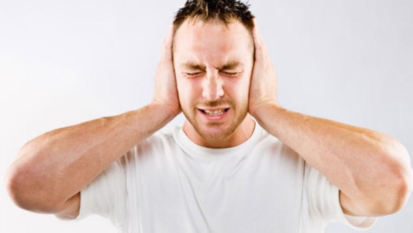 إليكم أسباب طنين الأذن