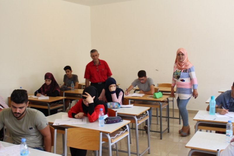 رئيس المنطقة التربوية في الجنوب اطلع على سير امتحانات الشهادة الثانوية في صور
