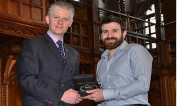 طالب لبناني يكتشف بكتيريا تأكل المواد العضوية الملوثة